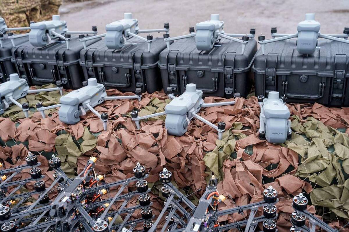 Міжрегіональний координаційний гуманітарний штаб передав 300 FPV-дронів, 15 Matrice 4-E та автомобіль для підрозділів НГУ, танкової бригади і Повітряних Сил