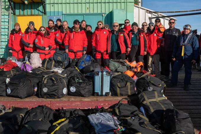 На станцію «Академік Вернадський» прибула нова експедиція, яку очолює вінничанка (фото)
