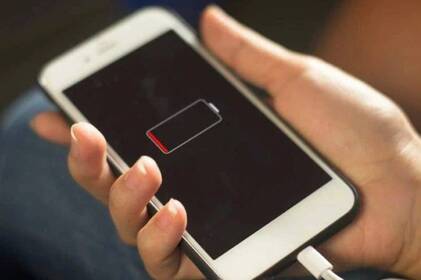 Друге життя смартфона та скільки насправді коштує заміна акумулятора?