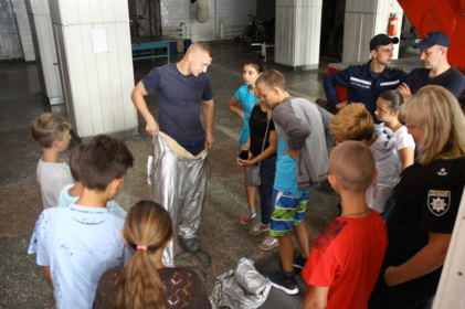 Вінницькі рятувальники влаштували для вихованців "Гніздечка"  екскурсію 
