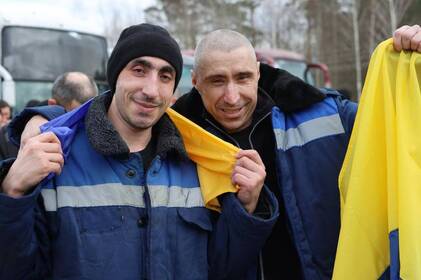 Україна повернула з російського полону ще 300 військових і двох цивільних