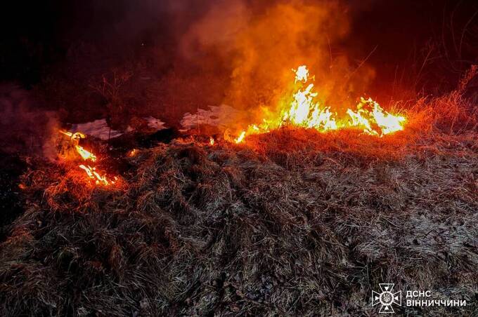 Рятувальники Вінниччини ліквідували наслідки численних пожеж на відкритих територіях
