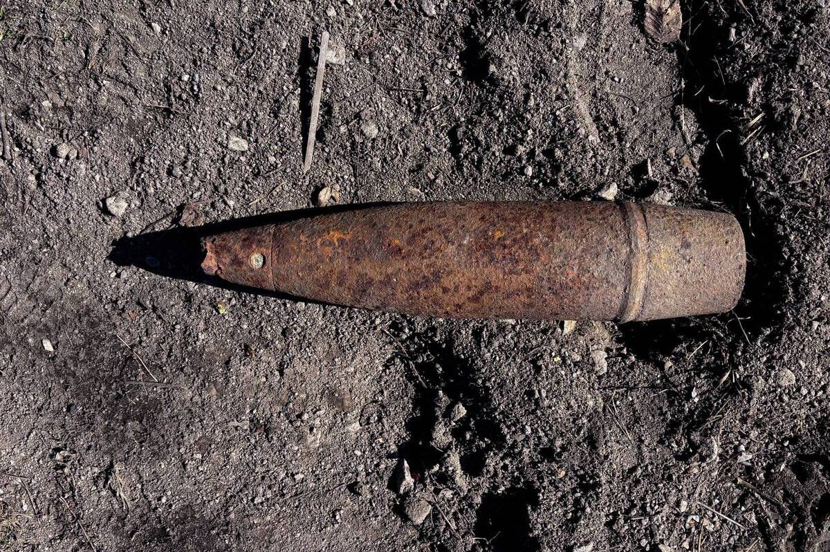 На узбіччі дороги біля Пултівців знайшли артснаряд часів Другої світової