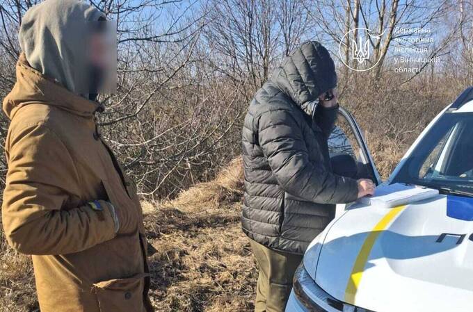 На Вінниччині екологи виявили чоловіка, який незаконно зрубав понад 60 акацій