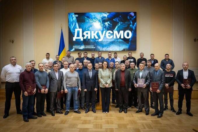 Слюсар із Тульчина та директор підприємства з Іллінців отримали відзнаки від уряду