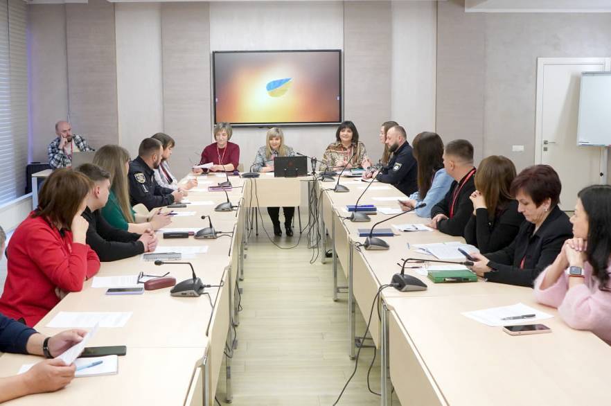 У Вінниці обговорили нові механізми допомоги родинам Захисників і переселенцям