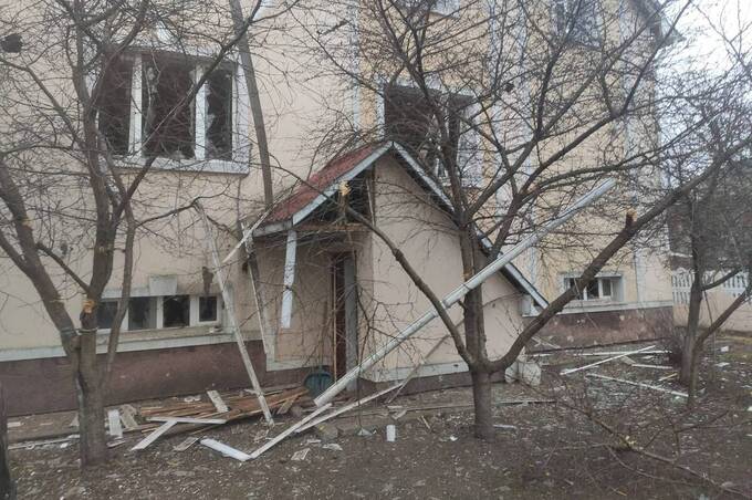 Російські атаки на українські міста: є постраждалі та руйнування