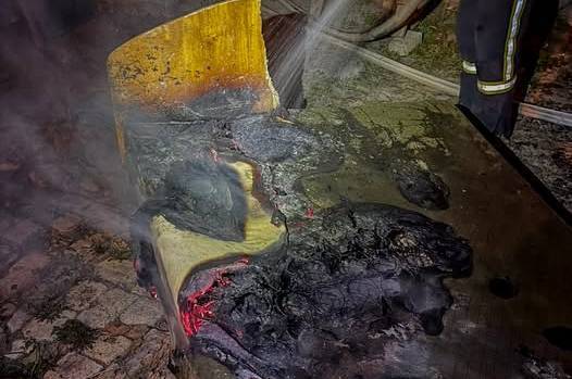 Мешканець Хмільника ледь не згорів у власному ліжку через необачне куріння