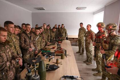 Майбутні офіцери з Тульчина вивчали тонкощі прикордонної служби в академії ДПСУ (фото)