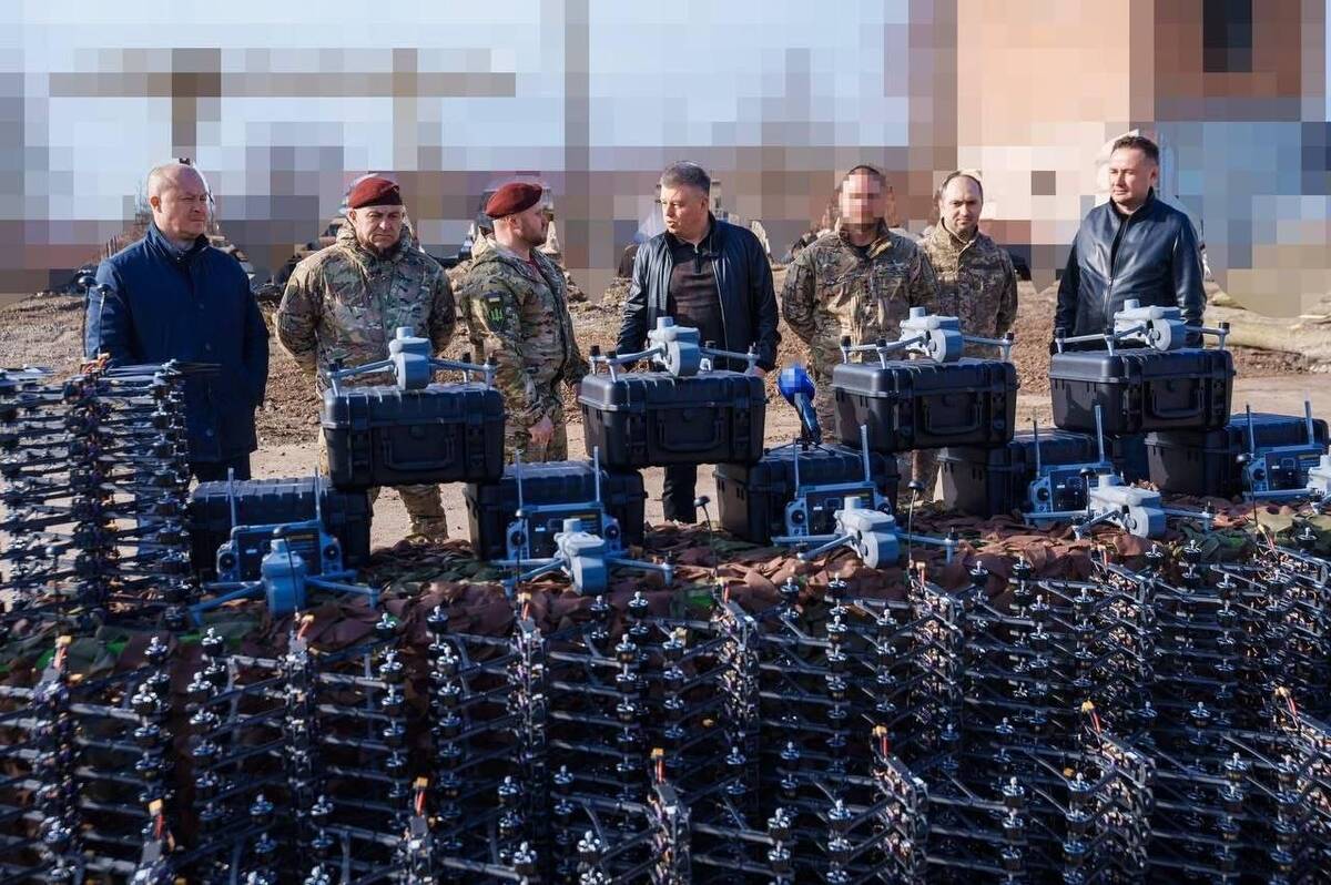 Ще 200 FPV-дронів та 10 Matrice 4E передав Міжрегіональний координаційний гуманітарний штаб військовим на передову