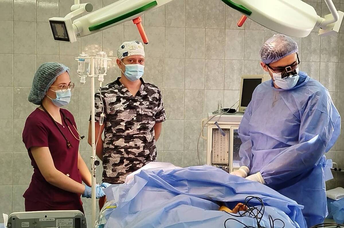 У Вінниці лікарі провели надскладну операцію однорічному хлопчику з рідкісною вадою рук