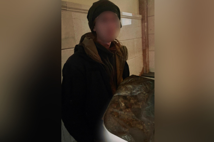 У Вінниці затримали чоловіка в розшуку: при ньому виявили підозрілу речовину