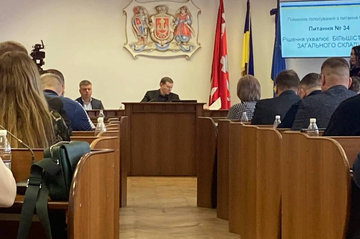 Вода без світла і пам’ять про Героїв: важливі рішення сесії у Вінниці