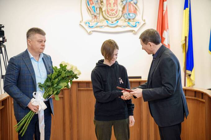 Під обстрілами не розгубилась: студентку з Вінниці нагородили за героїзм