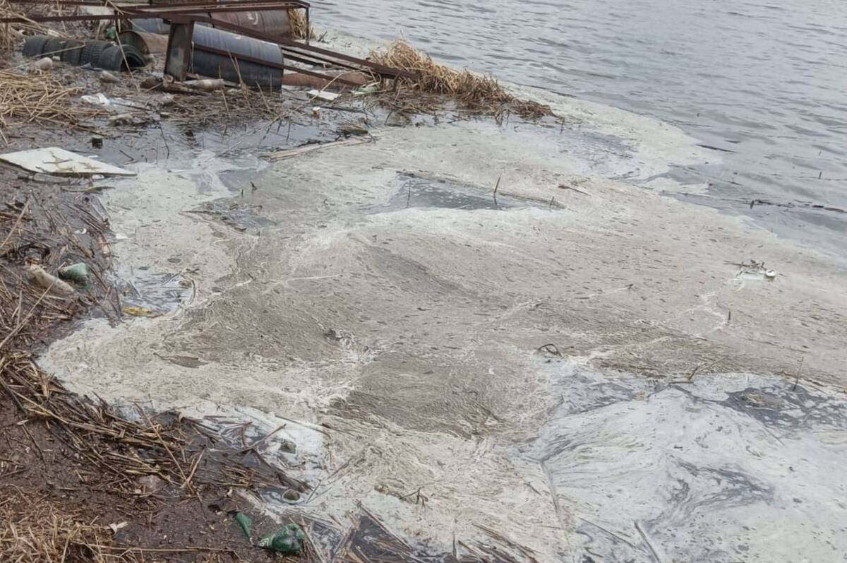 У Південному Бузі у Вінниці виявили загадкові плями: що відомо