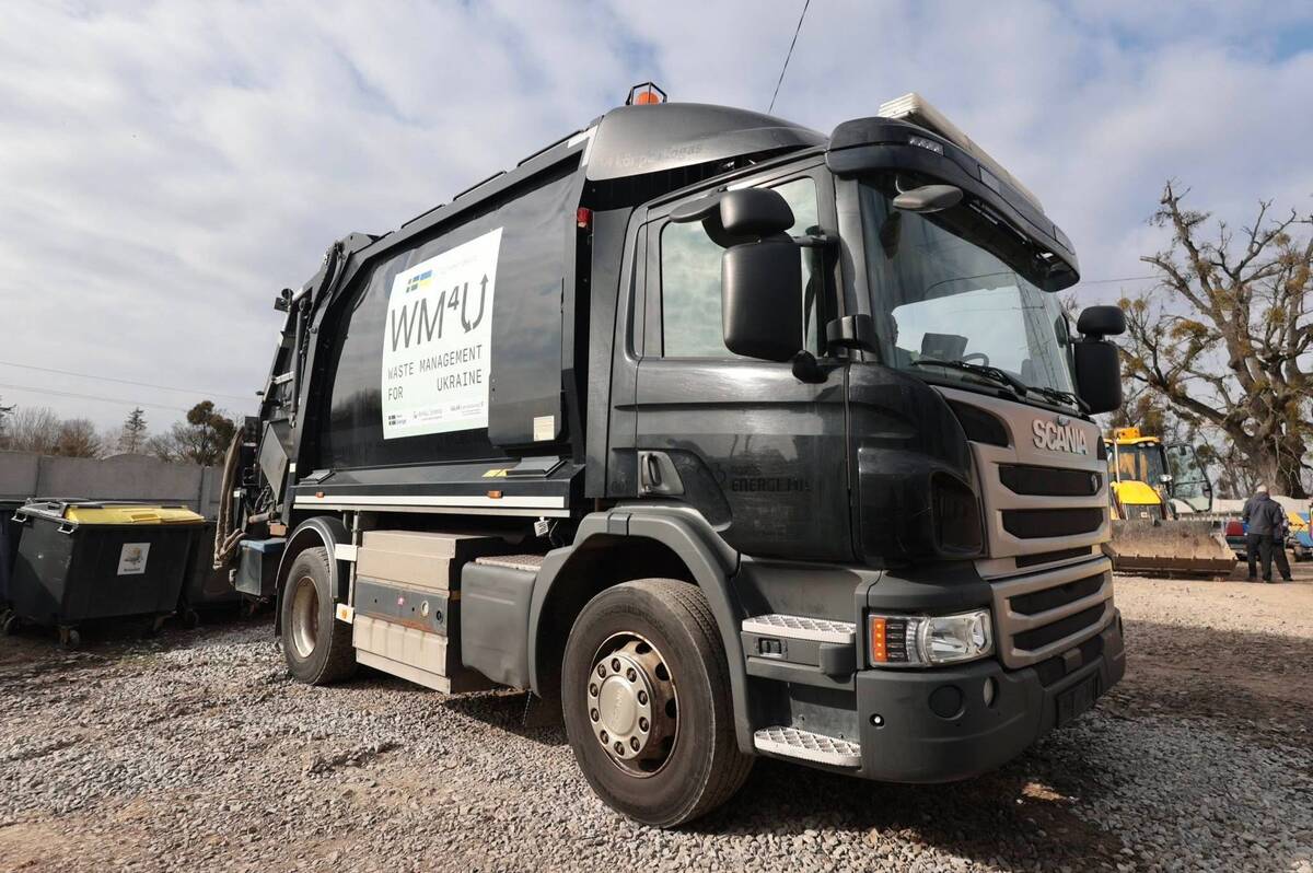 Шведські партнери передали сучасну сміттєзбиральну техніку Лука-Мелешківській громаді