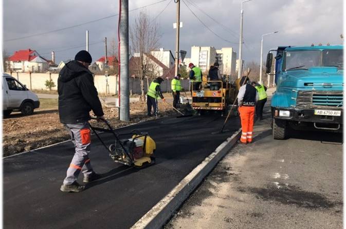 По Гніванському шосе триває капітальний ремонт тротуарів