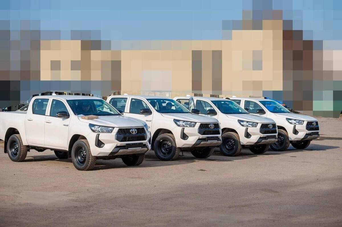 Міжрегіональний координаційний гуманітарний штаб передав чотири автомобілі Toyota Hilux для підрозділів Сил оборони України