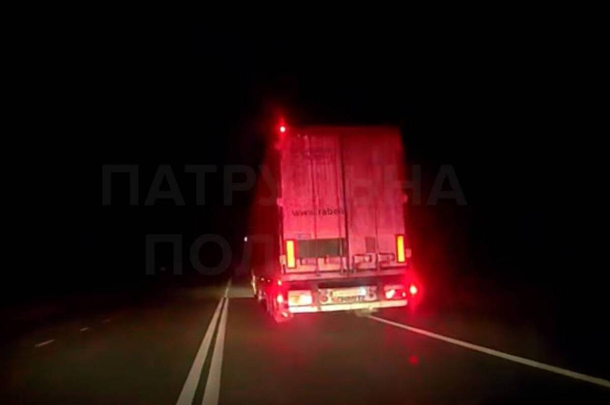 Нічна погоня на Вінниччині: водій вантажівки ігнорував поліцію (відео)