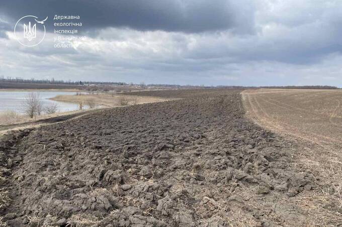 На Вінниччині екологи виявили незаконно розорані землі біля водойм