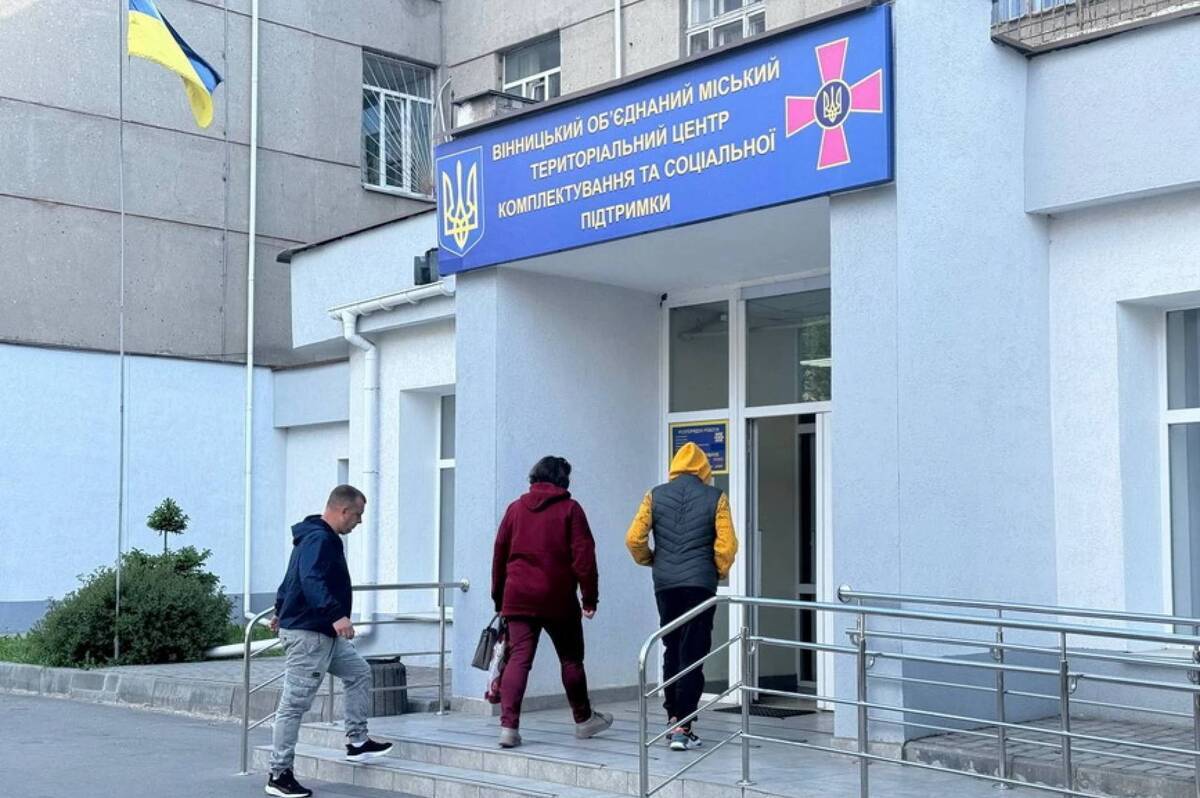 У Сосонці напад на авто ТЦК переріс у масову акцію протесту за участі поліції