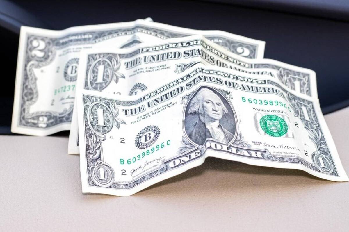 НБУ оновив курс валют: скільки коштує євро, долар та злотий у п'ятницю, 3 квітня