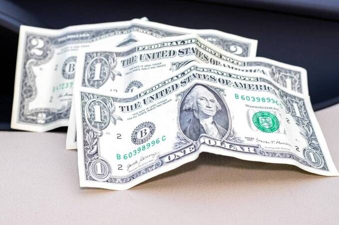 НБУ оновив курс валют: скільки коштує євро, долар та злотий у п'ятницю, 3 квітня