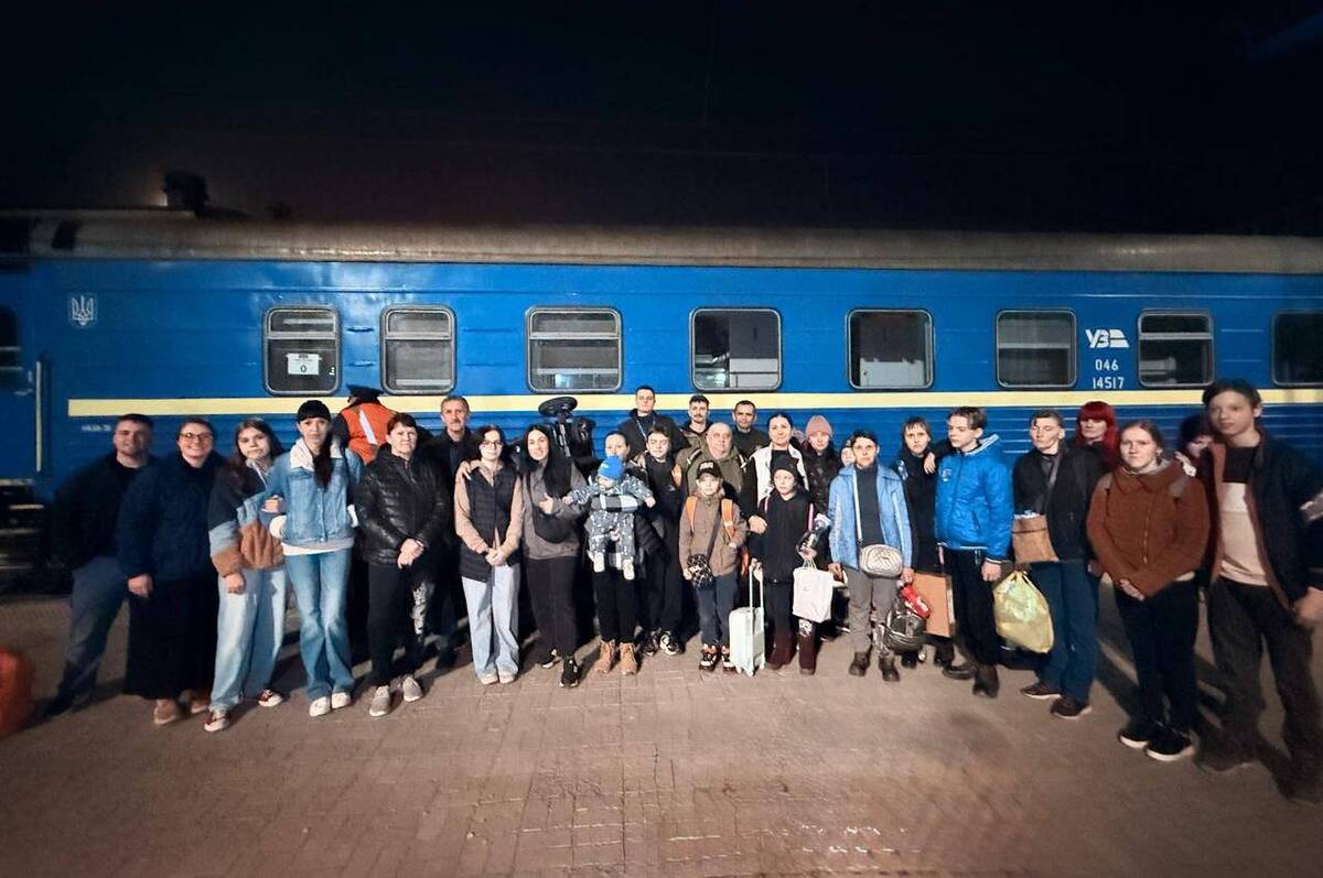 Маломобільні люди та їхні улюбленці: до Вінниці евакуювали жителів Донеччини
