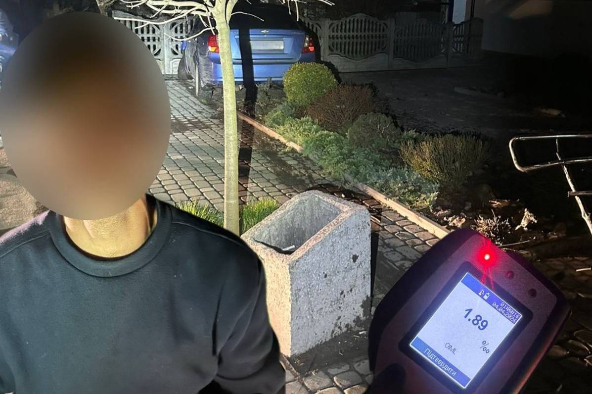 П’яний водій без прав влетів у пандус і дерево в Козятині