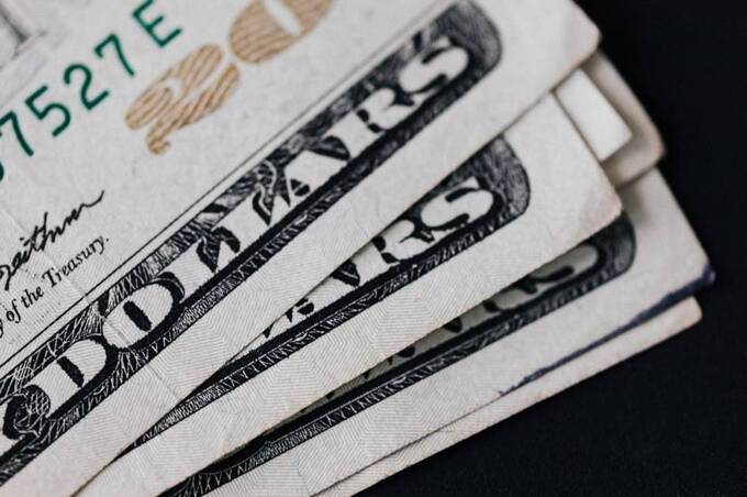 НБУ оновив курс валют: скільки коштує євро, долар та злотий у понеділок, 6 квітня