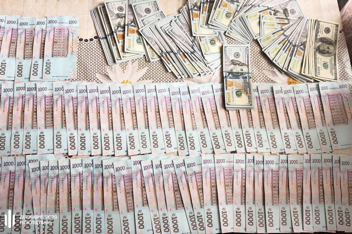 ДБР затримало керівника Хмільницького ТЦК за хабар у 3 тисячі доларів