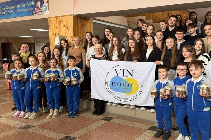 Тисяча великодніх пакунків за годину: як школярі Вінниці підтримали поранених військових