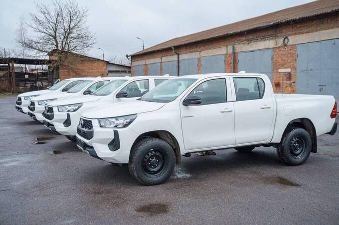 Команда Міжрегіонального координаційного гуманітарного штабу передала чергову партію автівок для захисників