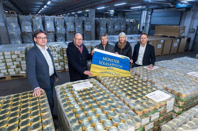 Генератори, автобуси й допомога дітям: як міста-побратими підтримують Вінницю під час війни