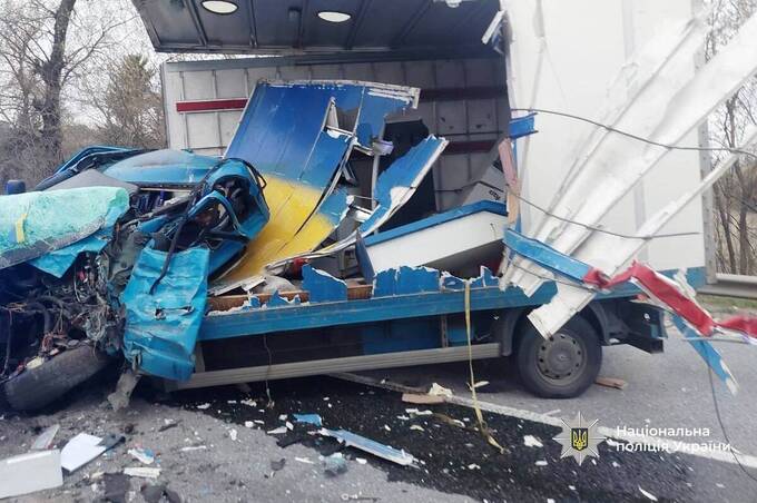 Смертельна аварія на Вінниччині: зіткнулися автобус і вантажівка