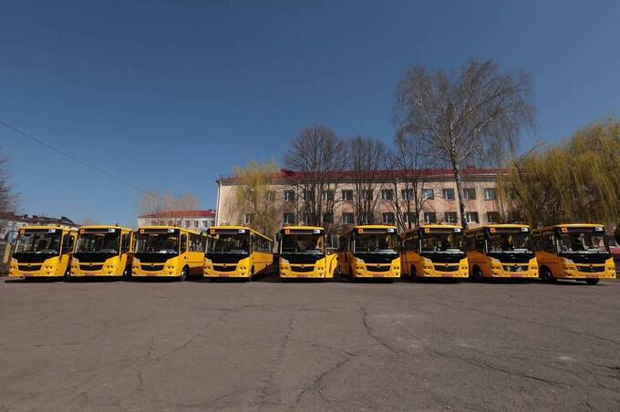 Громади Вінниччини отримали ще дев’ять нових шкільних автобусів