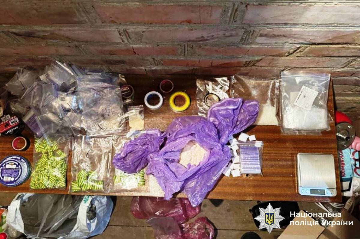 У вінницькому гаражі поліція виявила велику партію амфетаміну та PVP-солей (фото)