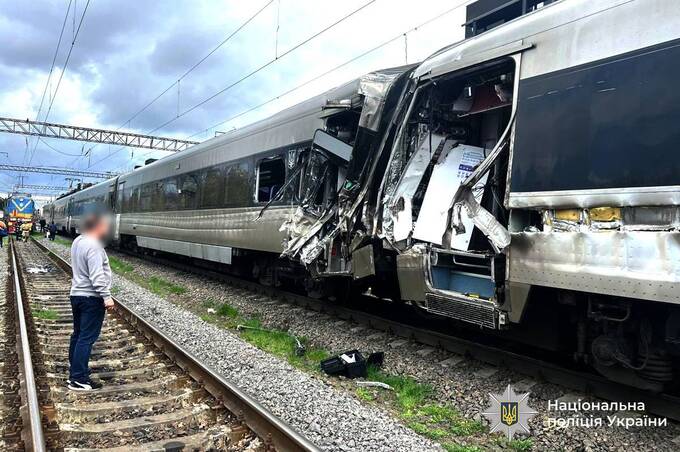 Зіткнення поїздів біля Браїлова: машиніст проігнорував сигнал