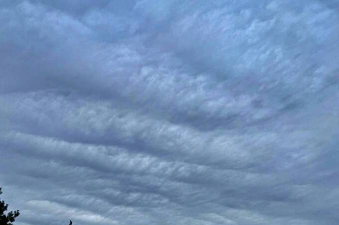 Вінницьке небо перетворилося на бурхливе море через рідкісні хмари (відео)