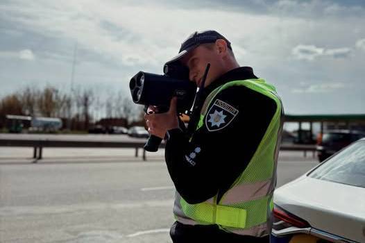 Патрульні на Вінниччині посилили контроль за швидкістю руху водіїв