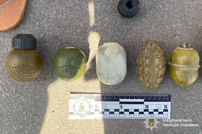 На Вінниччині поліцейські вилучили шість гранат у водія легковика