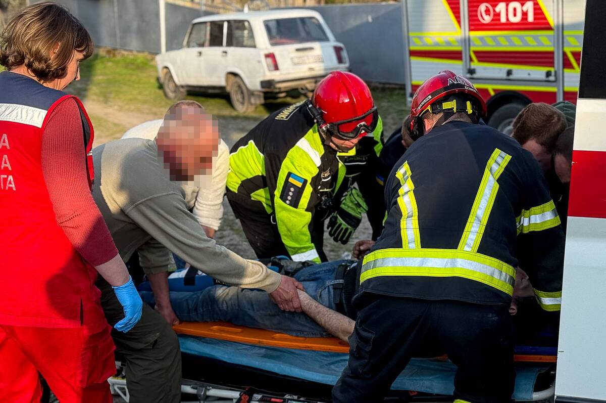 На Вінниччині чоловіка затиснуло в мотоблоці: його доправили до лікарні