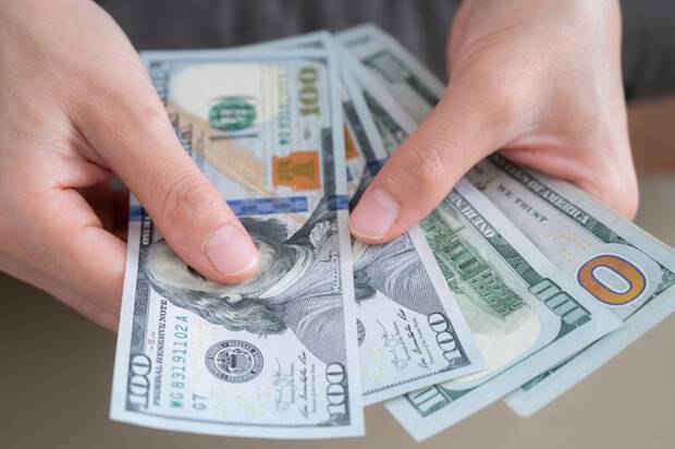 НБУ оновив курс валют: скільки коштує євро, долар та злотий у понеділок, 27 квітня