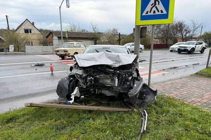 Небезпечні вихідні на дорогах: у ДТП на Вінниччині травмувалися діти
