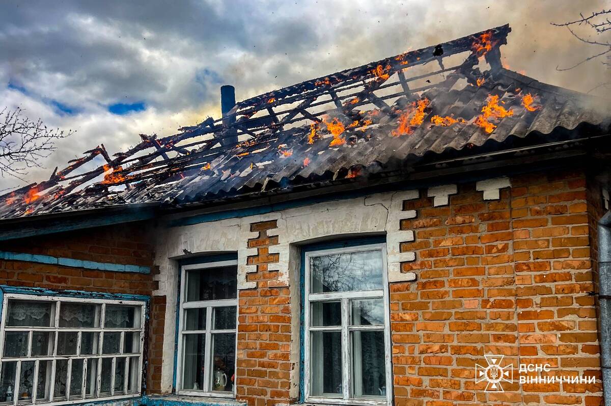 Нічна пожежа у Стрижавській громаді ледь не знищила кілька житлових будинків