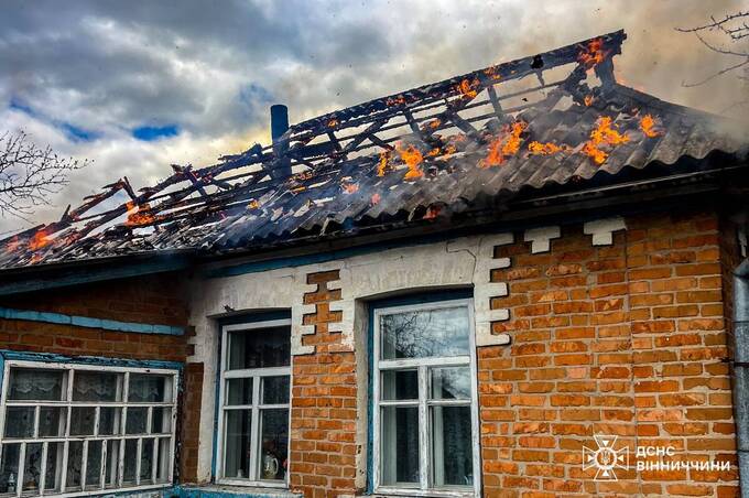 Нічна пожежа у Стрижавській громаді ледь не знищила кілька житлових будинків