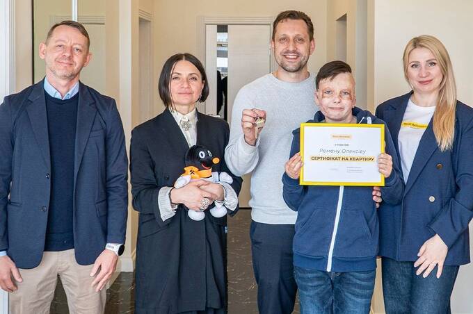 Після найважчих випробувань: Роману Олексіву подарували нову квартиру