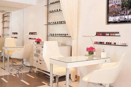 Купить столик для маникюра: как выбрать удобное рабочее место для стабильного потока клиентов