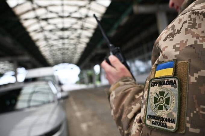 На пункті пропуску «Медика-Шегині» через ремонт дороги сповільнять пропуск авто
