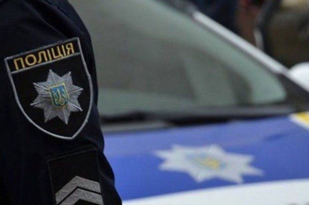 На вулиці Академіка Ющенка у Вінниці патрульні затримали чоловіка з пакетиком білого порошку